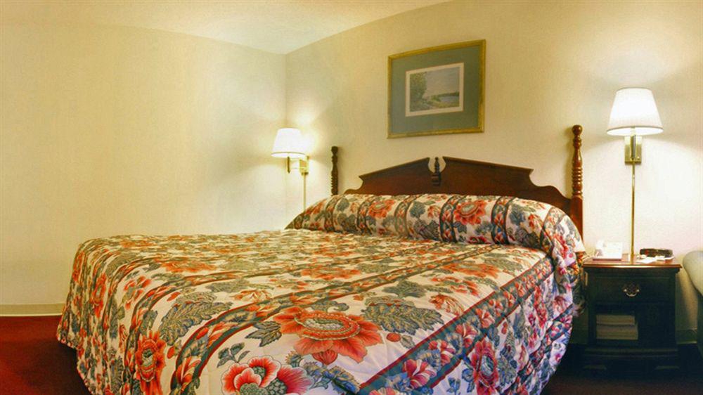 Best Western West Greenwich Inn Exterior photo